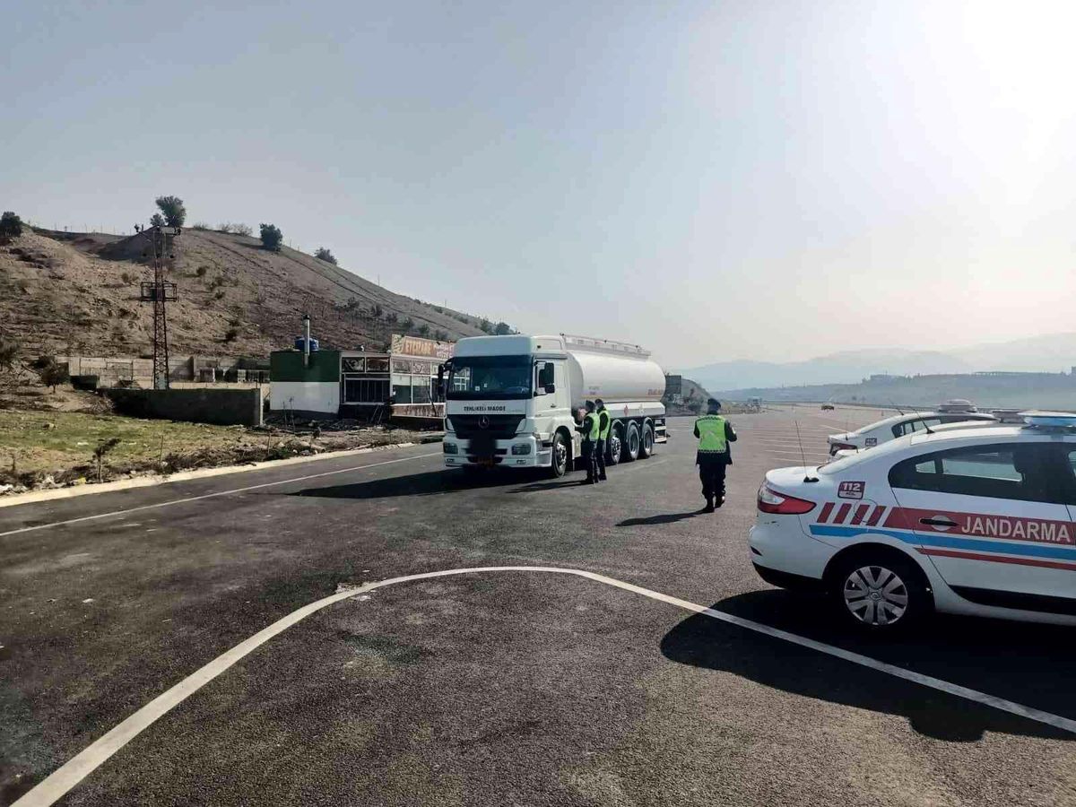 Tehlikeli madde taşıyan araçlar denetlendi