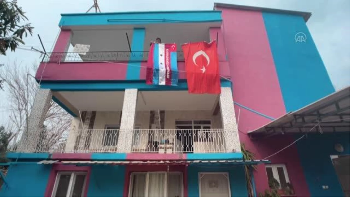 Trabzonspor taraftarı, 2 evini bordo-mavi renklere boyadı