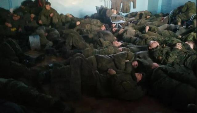 Ukrayna sınırındaki Rus askerlerine ait görüntü sosyal medyada paylaşıldı! Durumları içler acısı