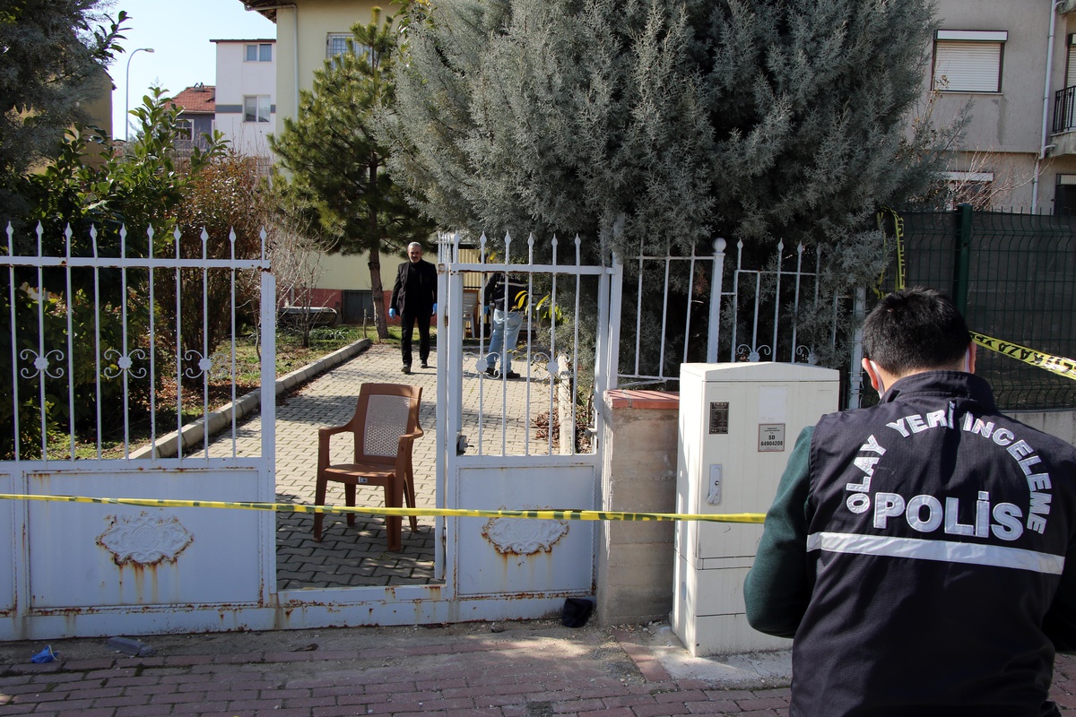 Son dakika haberi: Uşak\'ta komşusunun tabancayla yaraladığı kişi hayatını kaybetti