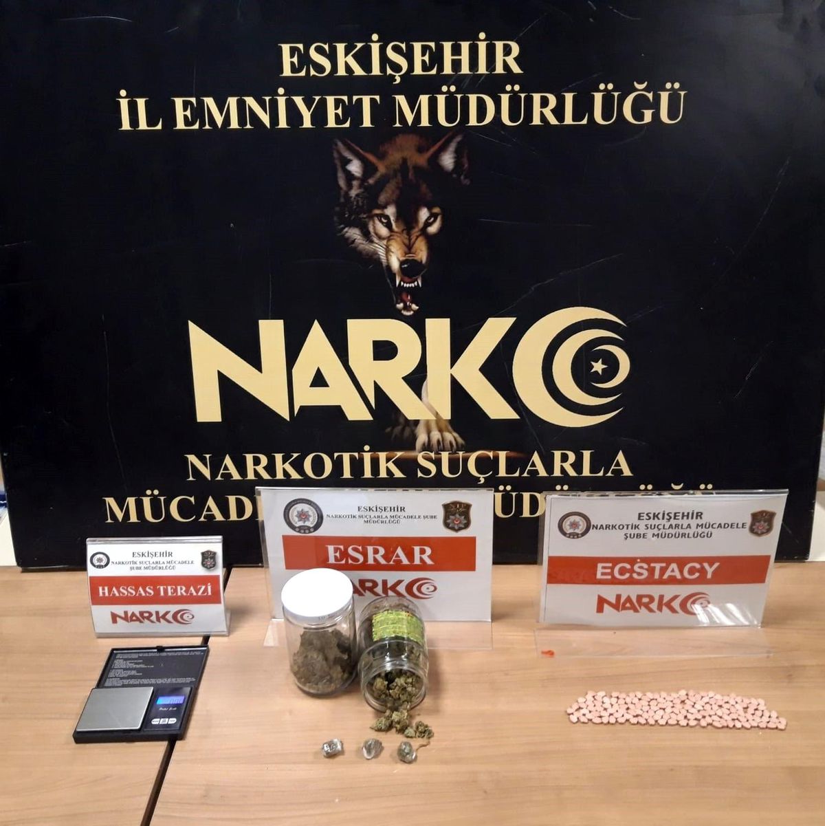 Uyuşturucu satıcısı 2 kişi yakalandı