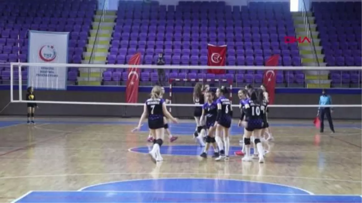 VOLEYBOLDA FİNALİSTLER BELLİ OLDU
