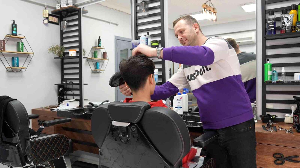 Yunusemre Belediyesi 2 bin çocuğun saç tıraşını ücretsiz yaptırdı