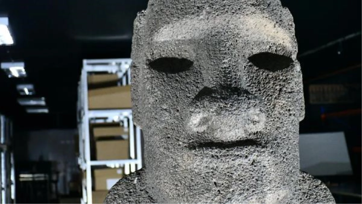 150 yıldan sonra 715 kiloluk Moai heykeli Paskalya Adası\'na dönüyor