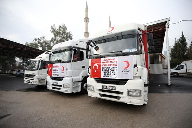 Afganistan'a insani yardım malzemeleri gönderildi