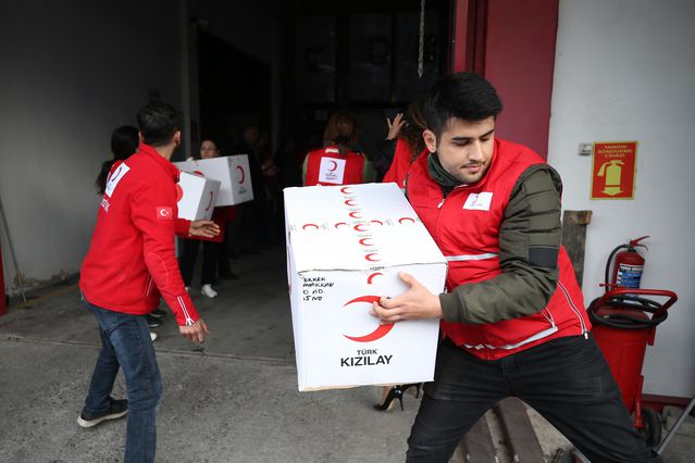 Afganistan'a insani yardım malzemeleri gönderildi