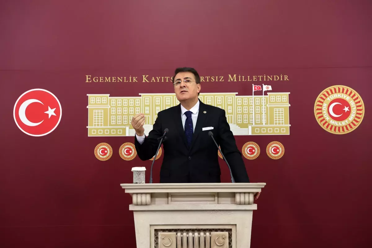 AK Parti\'li Aydemir: "Millet adına vazife yapanlar milletin düşmanlarıyla beraber olamaz"