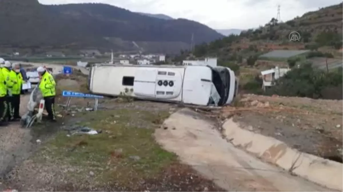 Akkuyu NGS işçilerini taşıyan otobüs devrildi