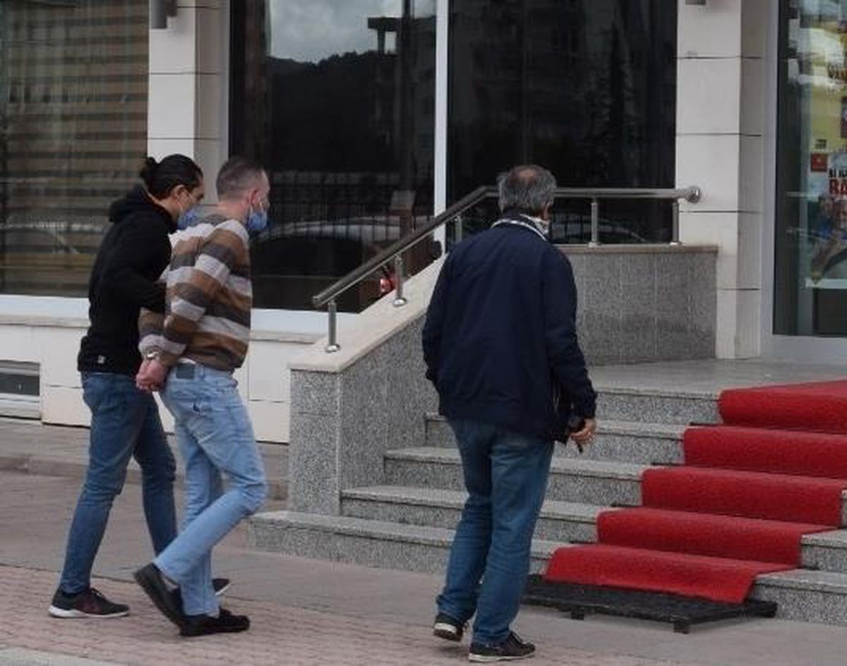 Antalya\'da silahla 3 kişiyi yaralayan zanlı tutuklandı