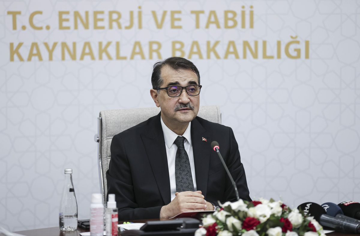 Bakan Dönmez yenilenebilir enerji derneklerinin yöneticileriyle bir araya geldi