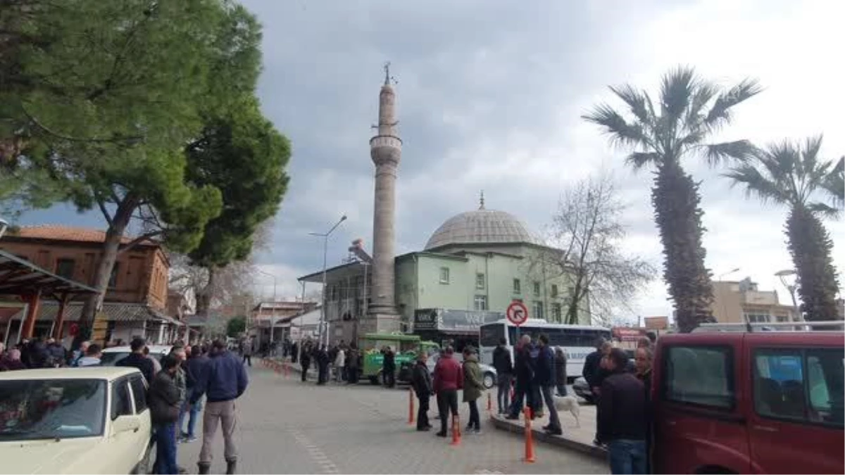 Son dakika haberi | BALIKESİR - Silahlı kavgada öldürülen kişinin cenazesi defnedildi