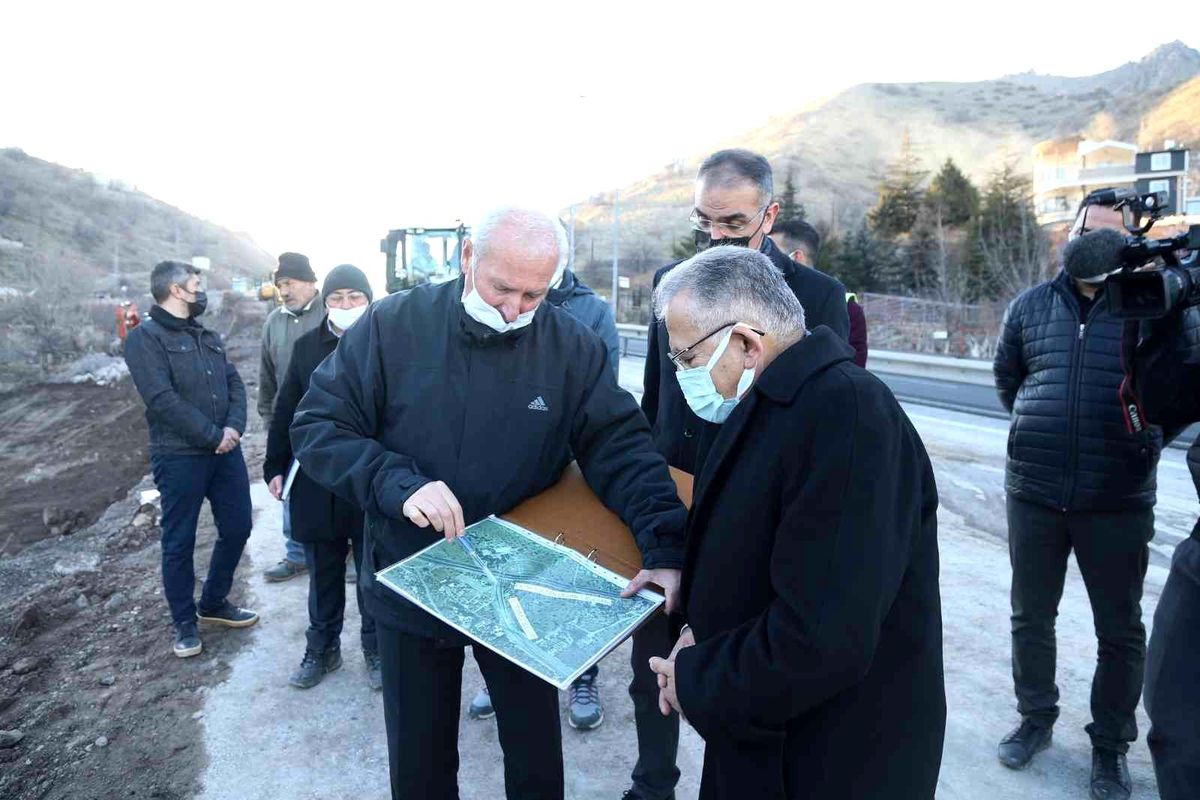 Başkan Büyükkılıç: "Trompet modeli katlı kavşak projemizde çalışmalar sürüyor"