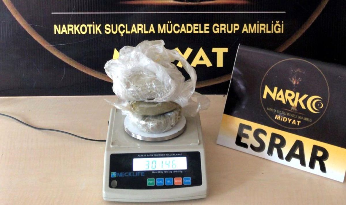 Batman\'dan Mardin\'e uyuşturucu madde götürmeye çalışan şüpheli yakalandı