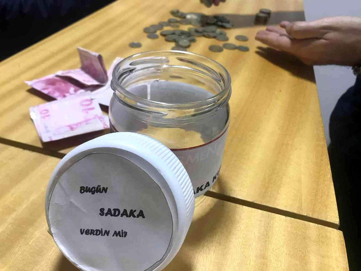 Biriktirdiği harçlıklarını bağışladı