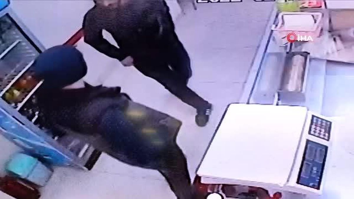 Çiğköfte almaya gelen şahıs cebinden uyuşturucu madde düşürdü