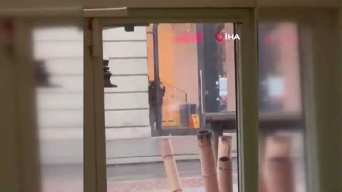 Hollanda\'da Apple mağazasında rehine krizi