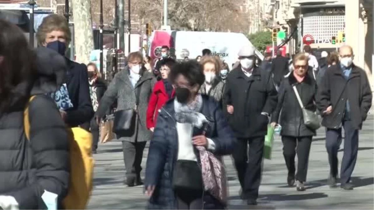 İspanyalılar Zorunluluğun Kalkmasına Rağmen Maske Takmaya Devam Ediyor