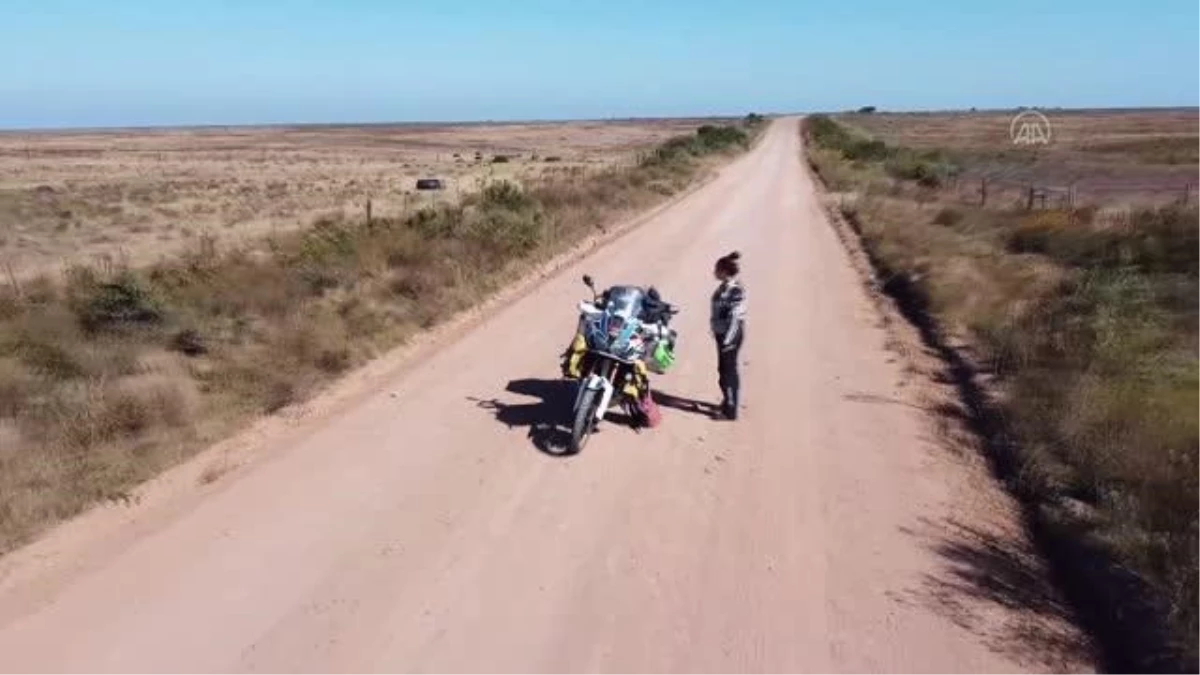 JOHANNESBURG - Türk kadın akademisyen ve gezgin Asil Özbay, motosikletiyle tek başına Afrika\'yı turluyor (2)