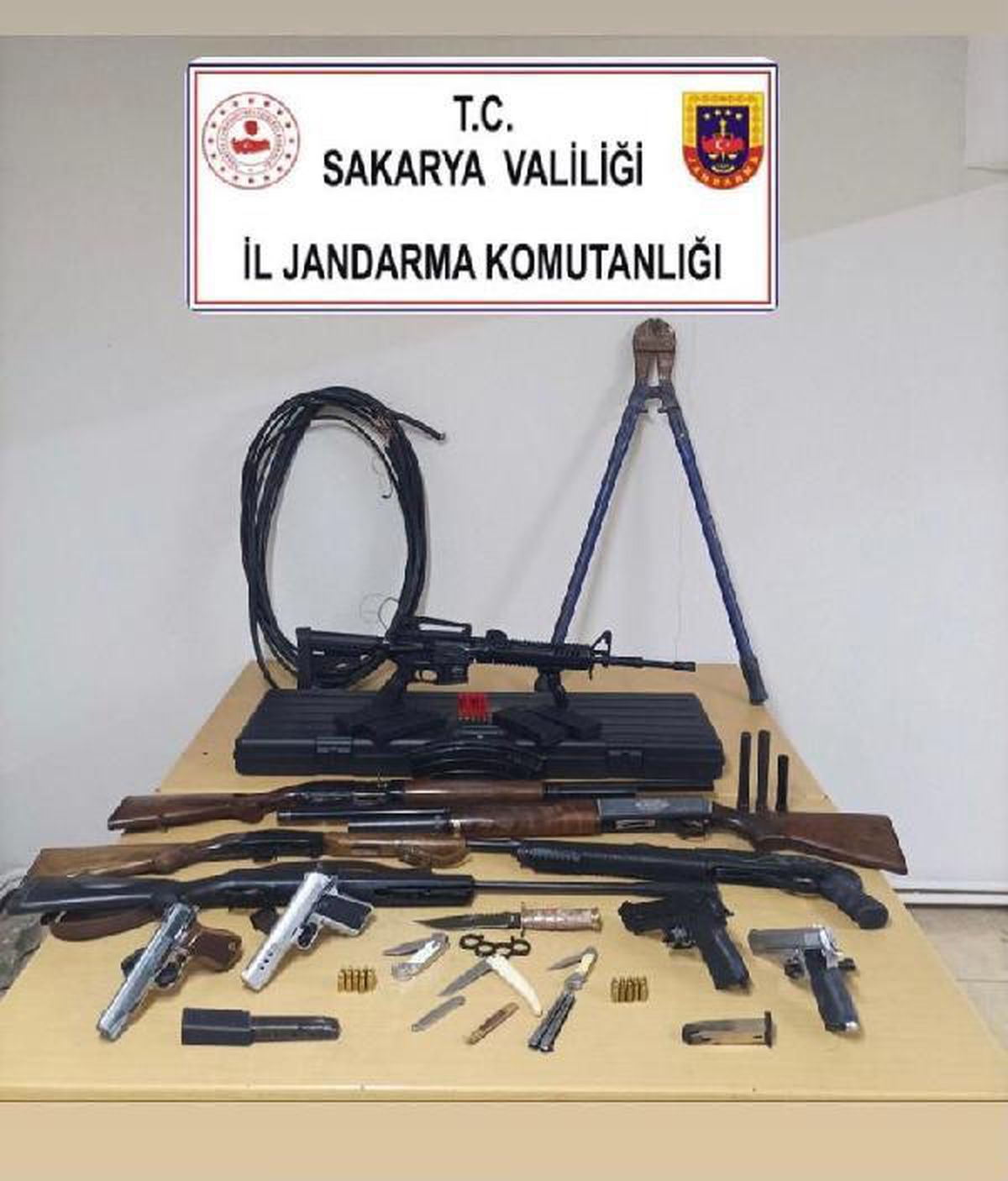 Kablo hırsızının evinden 9 silah çıktı