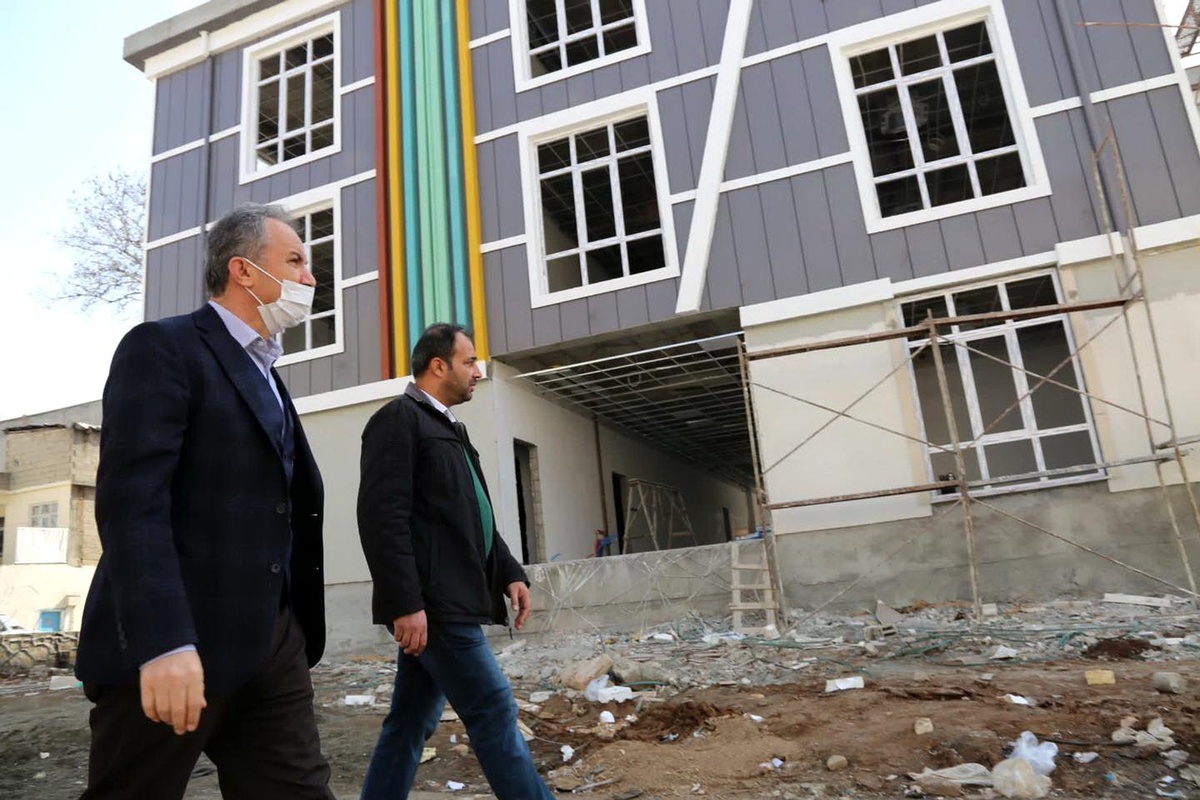 Kılınç, gençlik merkezi inşaat alanında incelemelerde bulundu