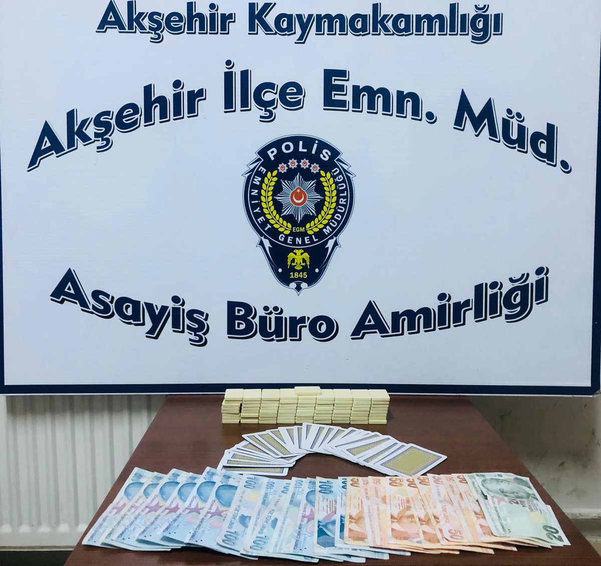 Konya\'da kahvehanede kumar oynayan 5 kişiye para cezası