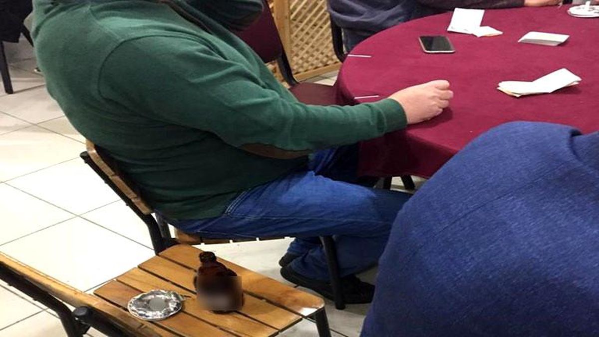 Kumar oynatılan kıraathaneye polis baskını