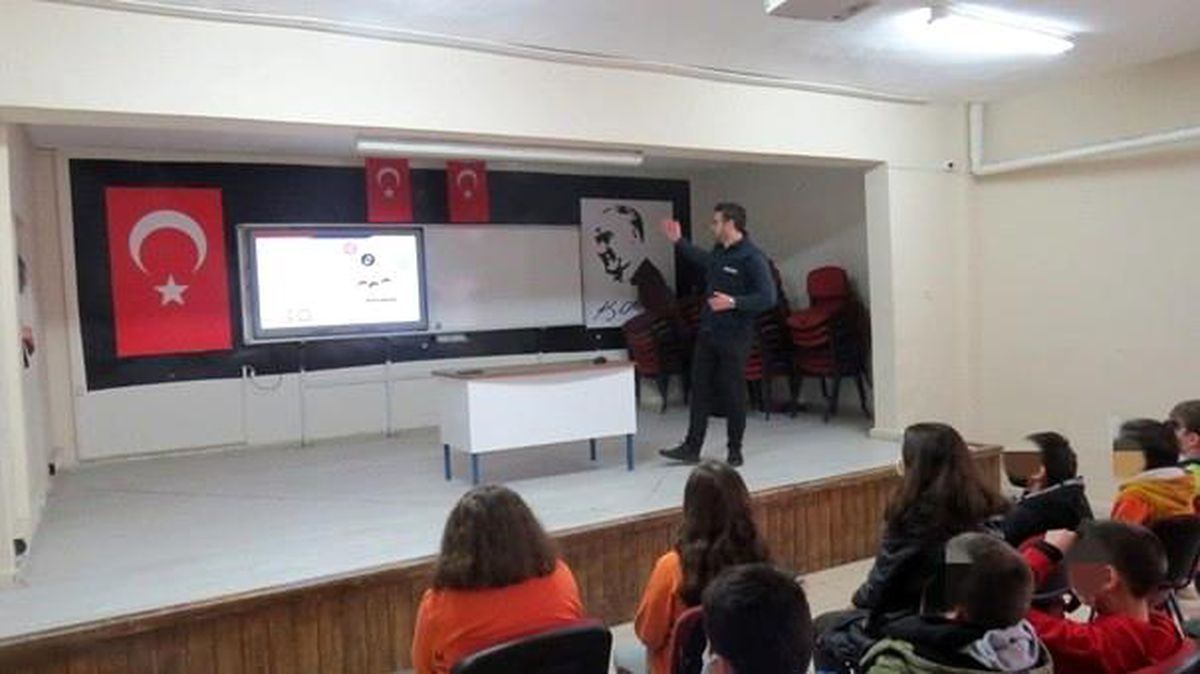 Okullarda siber suçlarla mücadele semineri verildi