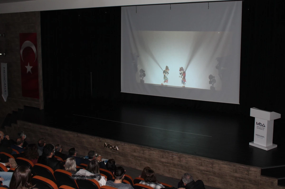 "Perdenin Arkasındaki Karagöz" belgeseli Bursa\'da izleyiciyle buluştu