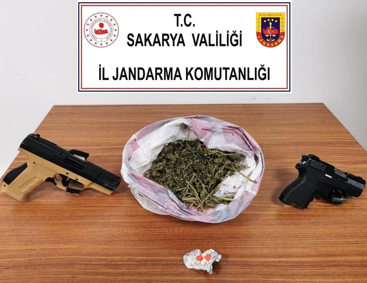 Sakarya\'da 3 kilo uyuşturucu ele geçirildi: 2 gözaltı