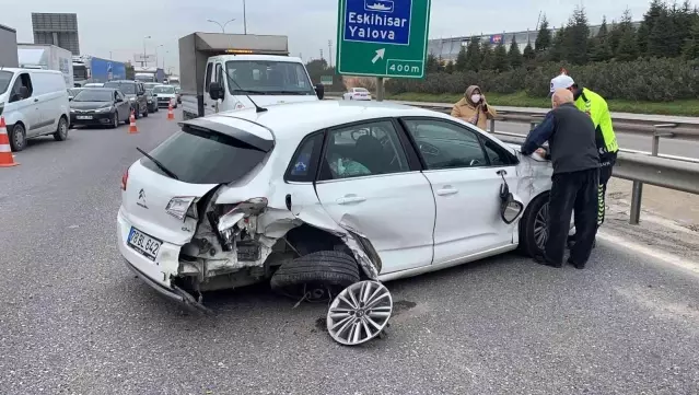 Son dakika haberi: Sol şeritte duran araç zincirleme kazaya sebep oldu... 3 araç birbirine girdi