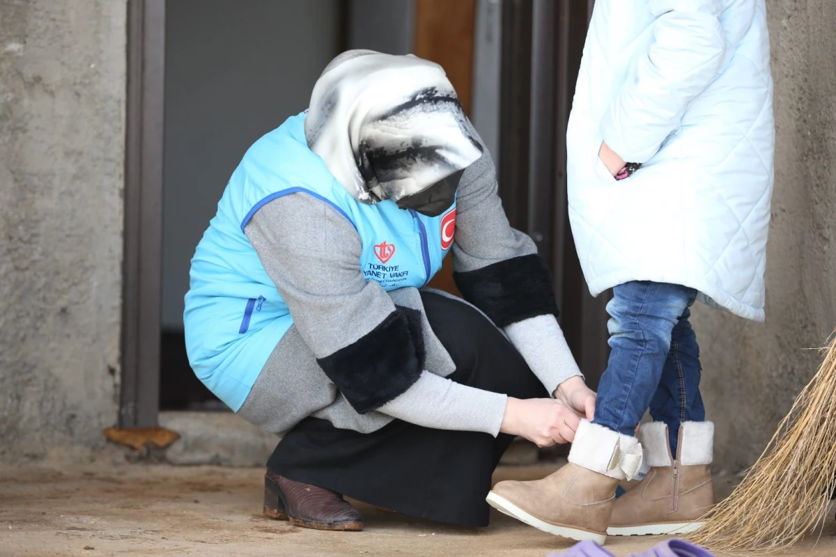 Türkiye Diyanet Vakfı 50 bin çocuğa kışlık kıyafet yardımı yaptı