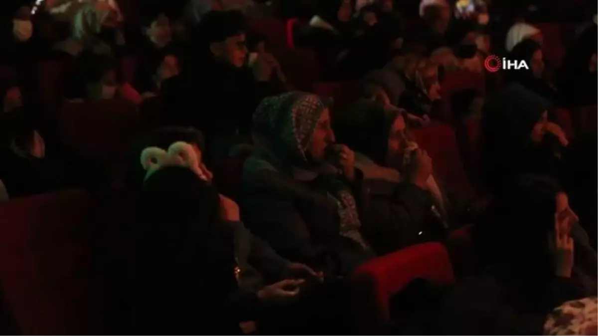 Van'da 'Kamyon' adlı tiyatro oyununa yoğun ilgi