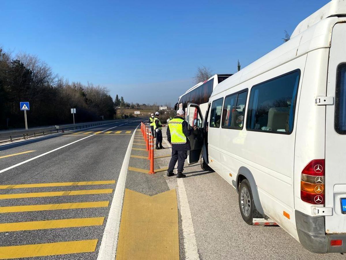 Yapılan denetimde 6 yolcu minibüsü trafikten men edildi
