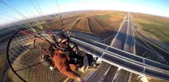 2 saatlik paramotor uçuşuyla Tekirdağ-Çanakkale Otoyolu'nun son halini görüntüledi