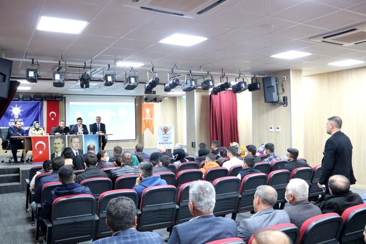 AK Parti Diyarbakır Teşkilatı, Çınar\'da partililerle bir araya geldi