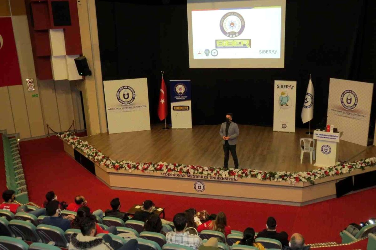 Son dakika haber... Aydın polisinden gençlere güvenli internet kullanımı eğitimi