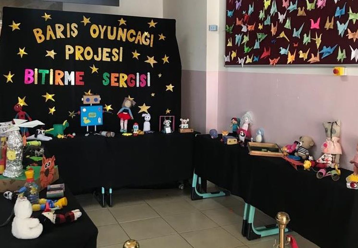 "Barış Oyuncağı Projesi"yle yapılan oyuncaklar Suriyeli çocuklara hediye edildi