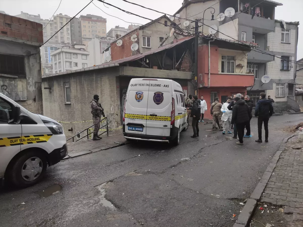 Son dakika haber... Boşanma aşamasındaki eşinin ailesinin evine silahla giden kişi etkisiz hale getirildi