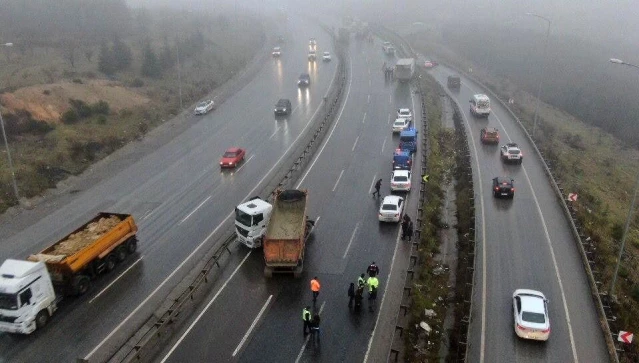 Çekmeköy'de sisli hava kazaya neden oldu, tır ile kamyon birbirine girdi