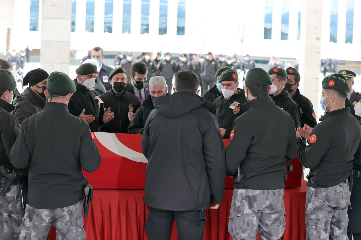 Son dakika haberi: Şehit Özel Harekat Şube Müdürü Hayrettin Eren Karşıyaka Polis Şehitliğinde toprağa verildi