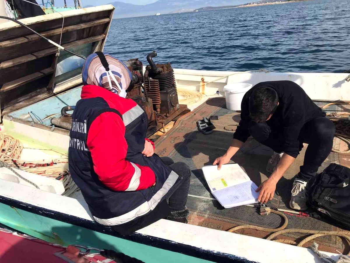 Didim'de balıkçılar denetlendi