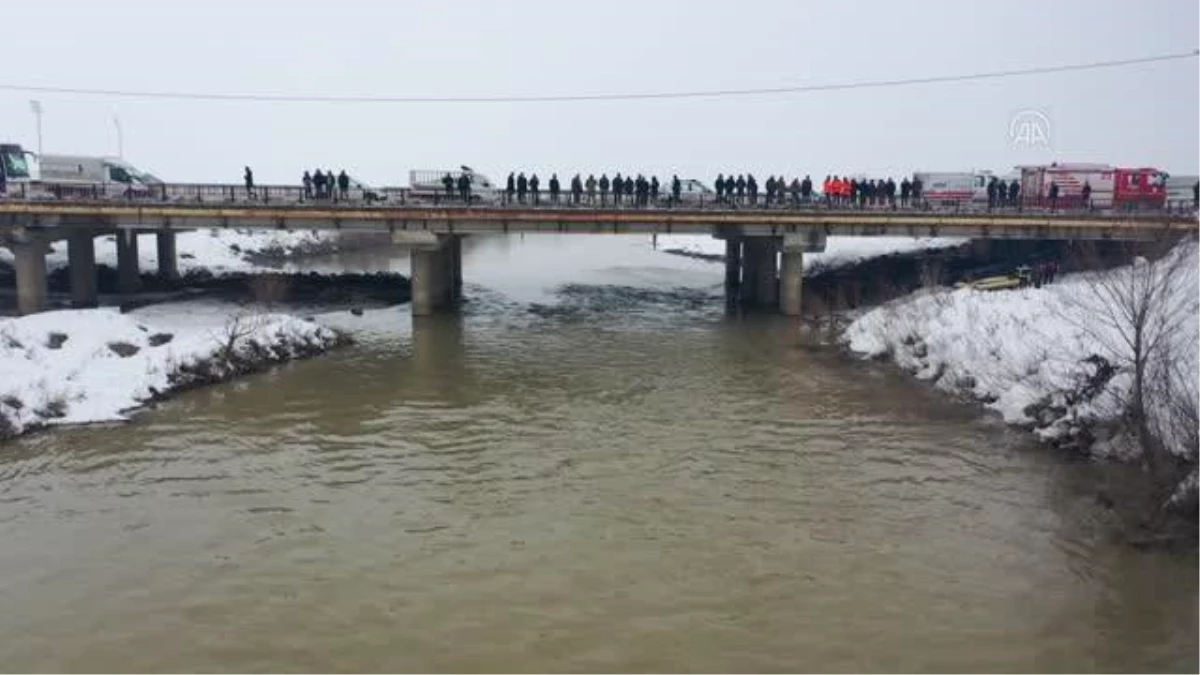 Karasu Nehri\'ne düşen lise öğrencisini arama çalışması devam ediyor (2)