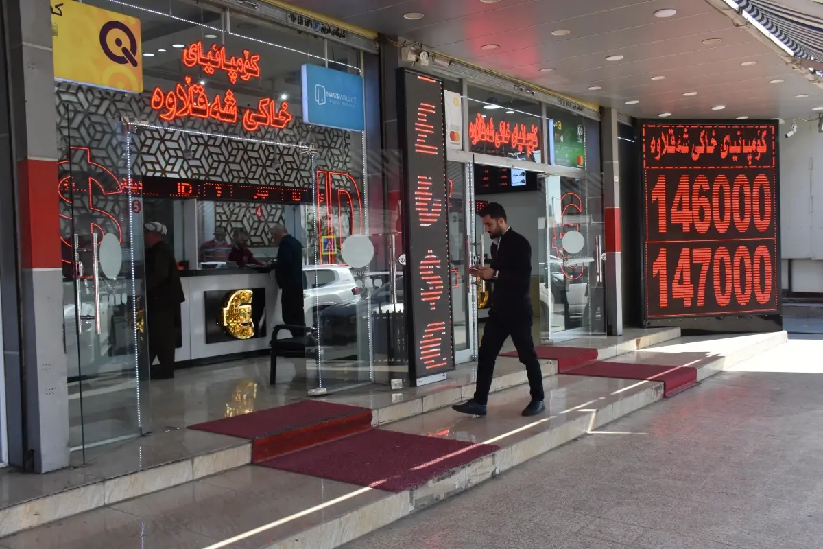 Irak\'ta dinarın değerinin artırılması talebi dövizde dalgalanmaya yol açtı