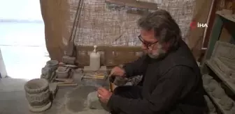 Karacadağ eteklerinden topladığı taşları sanat eserine dönüştürüyor