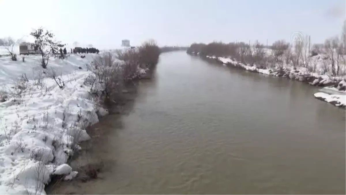 Karasu Nehri\'ne düşen lise öğrencisini arama çalışmalarına yeniden ara verildi