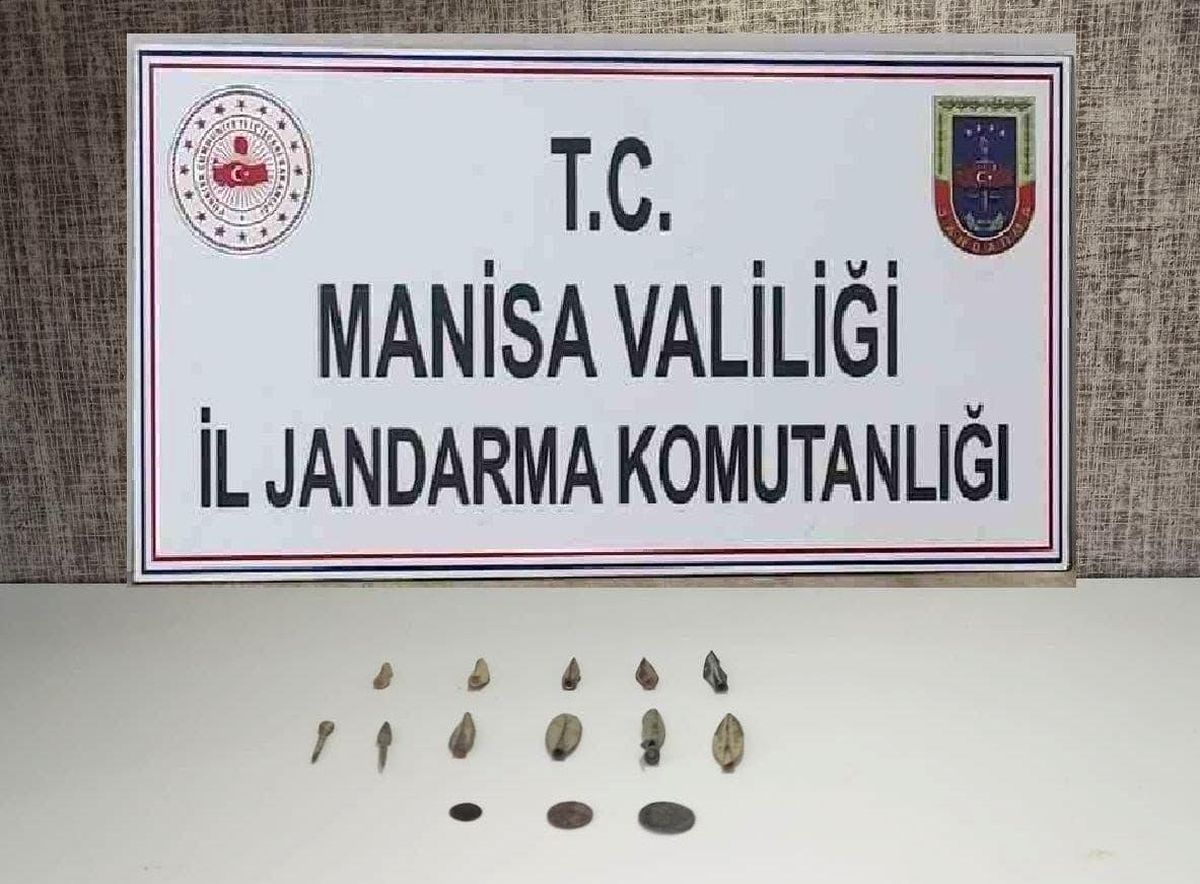 Manisa\'da Tunç Çağı\'na ait 11 adet mızrak ucu ele geçirildi