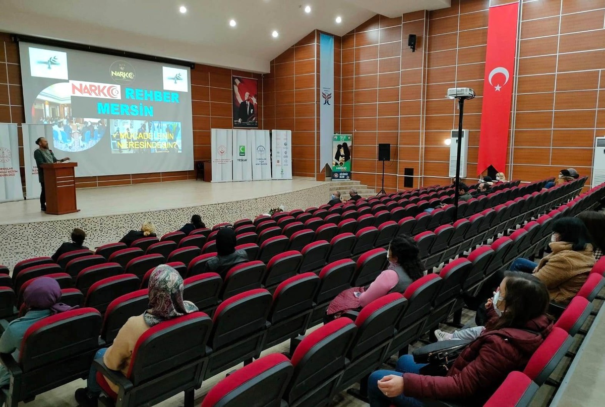 Mersin\'de \'En İyi Narkotik Polisi Anne\' eğitimleri sürüyor