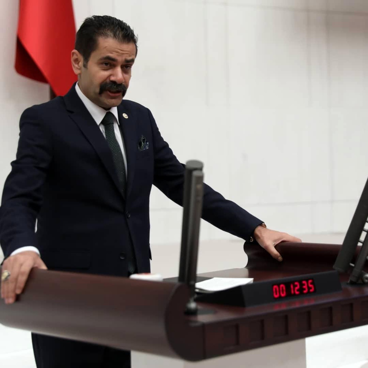 MHP\'li Kalyoncu: "Sizin fikriniz, zikriniz bu kadar karışıkken fikirlerinizi hanginizin sözleri yansıtmaktadır?"