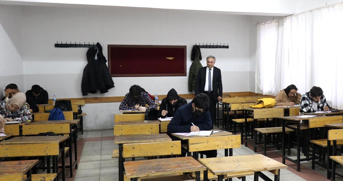 Adıyaman Milli Eğitim Müdürü Gönen, kurslarda incelemelerde bulundu