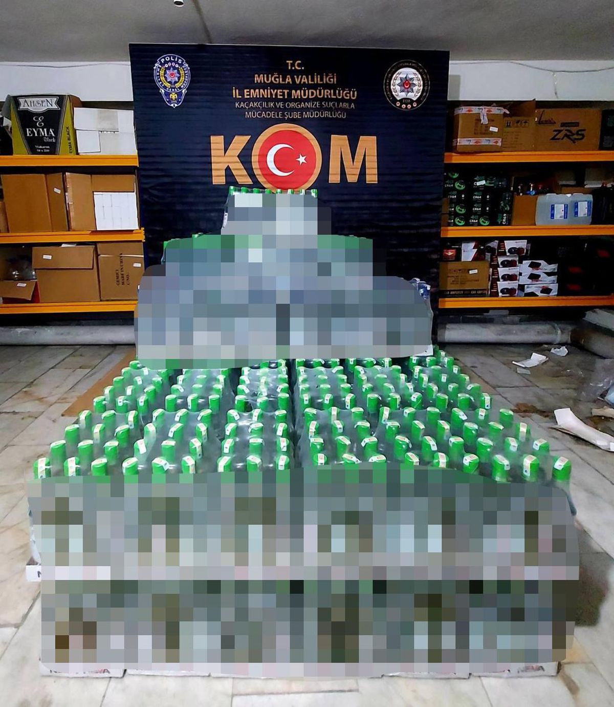 Muğla\'da bir otomobilde 1080 şişe sahte içki ele geçirildi